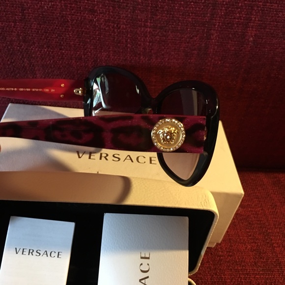 😎 Versace 💯 authentic Women sunglases - Picture 7 of 8